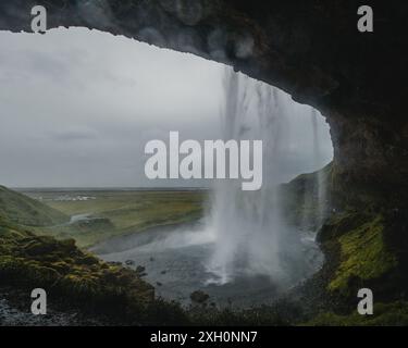 Vista dalla cascata Seljalandsfoss in Islanda Foto Stock