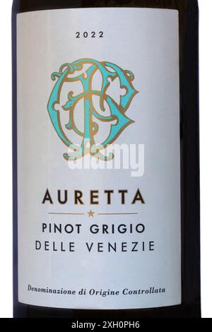 Etichetta su Pinot Grigio Auretta bottiglia di vino bianco delle Venezie 2022 - vino italiano Foto Stock