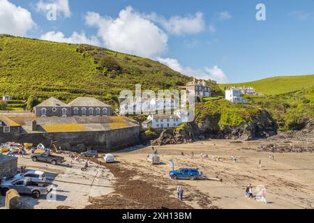 Port Isaac idilliaco e pittoresco villaggio di pescatori della Cornovaglia nel 1400 reso popolare dalla serie TV Doc Martin con Martin Clunes, Cornovaglia Inghilterra Regno Unito Foto Stock