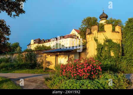 Monastero di Bernried sul lago Starnberg alla luce del mattino Foto Stock