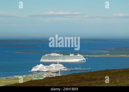 Navi da crociera a Kirkwall Bay, Isole Orcadi Foto Stock