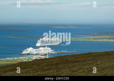 Navi da crociera Regal Princess e Silver Spirit, Orcadi Foto Stock