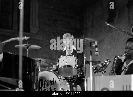 Il batterista americano Butch Miles suona con la Count Basie Orchestra al festival jazz Salon de Provence nel 1977. Foto Stock