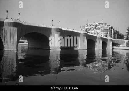 The Pont Neuf Wrapped, opera di Christo e Jeanne Claude. Parigi, 22 settembre 1985 Foto Stock