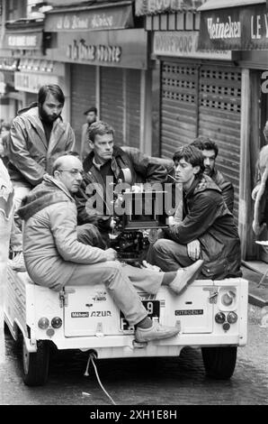 Girare un film, rue Mouffetard, Parigi, 1985 Foto Stock