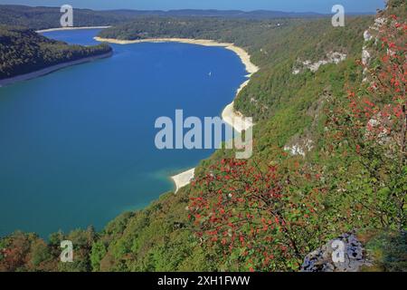 Francia, Giura, Moirans-en-Montagne, lac de Vouglans, serbatoio idraulico, orizzontale Foto Stock