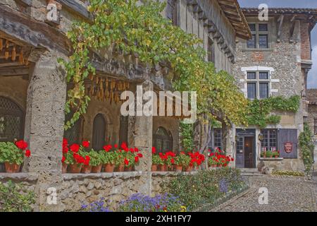 Francia, dipartimento di Ain, Pérouges, villaggio medievale, villaggio certificato Foto Stock