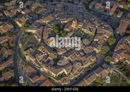 Francia, dipartimento di Vaucluse, Sablet, villaggio nel vigneto di Côtes-du-Rhône-Villages Foto Stock