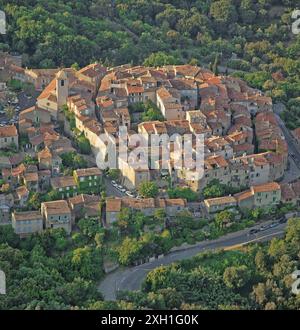 Francia, dipartimento del Var, Ramatuelle, villaggio situato sulla penisola di Saint-Tropez (foto aerea) Foto Stock