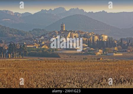 Francia, dipartimento di Vaucluse, Sablet, villaggio nel vigneto di Côtes-du-Rhône-Villages Foto Stock