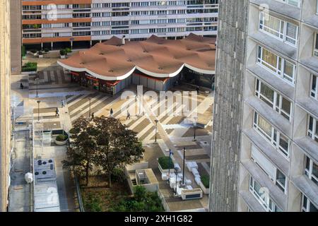 Francia, regione Ile-de-France, 13° arrondissement di Parigi, spianata del distretto di Les Olympiades, 75 rue du Javelot, Tour Athènes (torre che prende il nome dalla città di Atene), Foto Stock