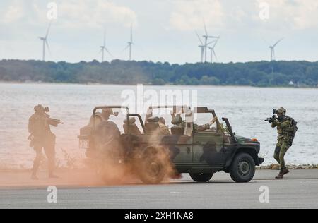 11 luglio 2024, Schleswig-Holstein, Eckernförde: Membri del comando delle forze speciali della Marina (KSM) durante una manifestazione in occasione dell'appello per il sessantesimo anniversario. Foto: Georg Wendt/dpa Foto Stock