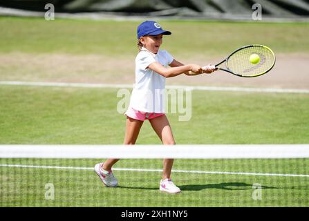 Tara Djokovic si allena a Wimbledon l'undicesimo giorno dei Campionati di Wimbledon 2024 all'All England Lawn Tennis and Croquet Club di Londra. Data foto: Giovedì 11 luglio 2024. Foto Stock