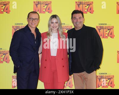 Roma, hotel Hassler, servizio fotografico per il film d'animazione "Cattivissimo me 4". Nella foto: Stefano Accorsi, Carolina Benvenga, Max giusti Foto Stock