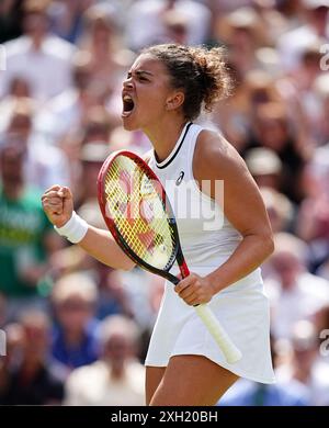 Jasmine Paolini festeggia contro donna Vekic l'undicesimo giorno dei Campionati di Wimbledon 2024 all'All England Lawn Tennis and Croquet Club di Londra. Data foto: Giovedì 11 luglio 2024. Foto Stock