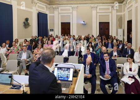 11 luglio 2024, Napoli, Napoli, italia: 11/07/2024, durante il convegno sulla cura responsabile per la tutela dei cittadini per la legge 2472017 e i relativi decreti attuativi, organizzato dalla Fondazione Italia in salute. (Credit Image: © Fabio Sasso/ZUMA Press Wire) SOLO PER USO EDITORIALE! Non per USO commerciale! Foto Stock