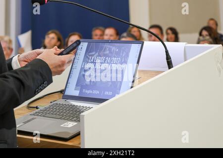 11 luglio 2024, Napoli, Napoli, italia: 11/07/2024, durante il convegno sulla cura responsabile per la tutela dei cittadini per la legge 2472017 e i relativi decreti attuativi, organizzato dalla Fondazione Italia in salute. (Credit Image: © Fabio Sasso/ZUMA Press Wire) SOLO PER USO EDITORIALE! Non per USO commerciale! Foto Stock