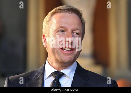 Oliver ZIPSE Vorstandsvorsitzender BMW AG, Einzelbild,angeschnittenes Einzelmotiv,Ritratto,Porträt. Verleihung Bayerischer Verdienstorden im Antiquariat der Residenz a Muenchen am 10.07.2024 *** Oliver ZIPSE Presidente del Consiglio di amministrazione BMW AG, foto singola, motivo singolo ritagliato, ritratto, ritratto, cerimonia di premiazione dell'ordine al merito bavarese nell'Antiquariato della residenza di Monaco il 10 07 2024 Foto Stock