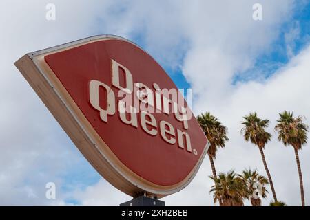 Casa grande, Arizona - 23 dicembre 2023: Grande insegna classica per un ristorante Dairy Queen Foto Stock