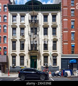 NYC Chinatown: La più antica casa del distretto di New York, il 5th Precinct, costruita nel 1881, sopravvisse a due tentativi di demolire l'edificio. Foto Stock