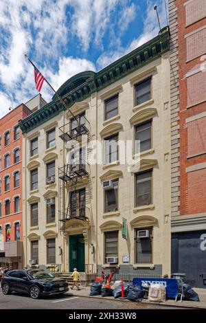 NYC Chinatown: La più antica casa del distretto di New York, il 5th Precinct, costruita nel 1881, sopravvisse a due tentativi di demolire l'edificio. Foto Stock