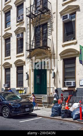 NYC Chinatown: La più antica casa del distretto di New York, il 5th Precinct, costruita nel 1881, sopravvisse a due tentativi di demolire l'edificio. Foto Stock