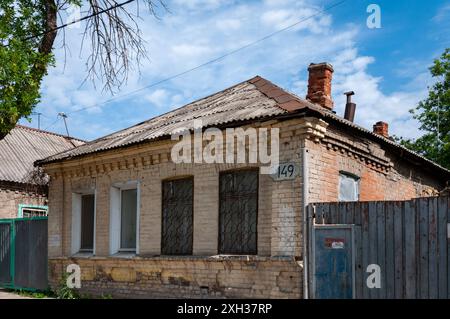 Alloggi fatiscenti a Samara un vecchio edificio fatiscente a Samara regione di Samara Samara Russia Copyright: XSvetlanaxVozmilovax Vozmilova5299 Foto Stock