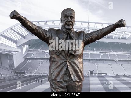 Statua di Bill Shankly di fronte all'Anfield Football Stadium, Liverpool, Regno Unito Foto Stock