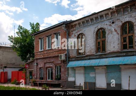 Alloggi fatiscenti a Samara un vecchio edificio fatiscente a Samara regione di Samara Samara Russia Copyright: XSvetlanaxVozmilovax Vozmilova5455 Foto Stock