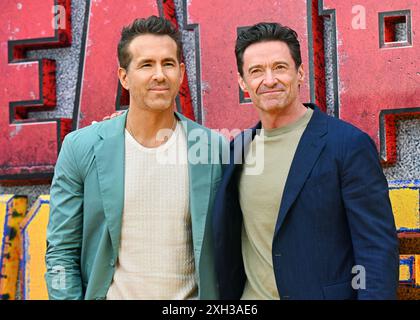 LONDRA, INGHILTERRA - 11 LUGLIO 2024: Ryan Reynolds, Hugh Jackman, partecipa alla sbirciatina inglese di "Deadpool & Wolverine" all'Eventim Apollo, Hammersmith, l'11 luglio 2024 a Londra, Inghilterra. ( Credito: Vedi li/Picture Capital/Alamy Live News Foto Stock