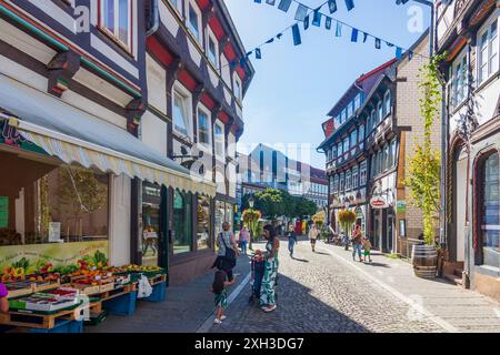 Einbeck: Città vecchia, case a graticcio, via Lange Brücke a Weserbergland, Niedersachsen, bassa Sassonia, Germania Foto Stock