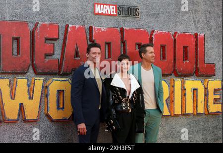 Londra, Regno Unito. 11 luglio 2024. Hugh Jackman, Emma Corrin e Ryan Reynolds partecipano al "Deadpool & Wolverine" UK fan Event all'Eventim Apollo di Londra. Credito: SOPA Images Limited/Alamy Live News Foto Stock