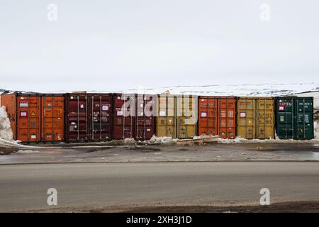 Spedizione di container su Niaqunngusiariaq a Iqaluit, Nunavut, Canada Foto Stock