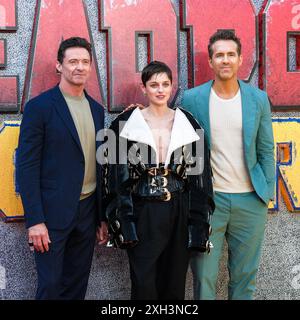 Londra, Regno Unito. 11 luglio 2024. Ryan Reynolds, Emma Corrin e Hugh Jackman visti al DEADPOOL & WOLVERINE - UK sneak Peek Event. Foto di Julie Edwards./Alamy Live News Foto Stock