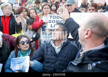 Buenos Aires, Argentina. 11 luglio 2024. Jose pena, padre del prestito visto durante la marcia per la scomparsa del prestito Danilo pena. La scomparsa del prestito Danilo Peña (5 anni) sposta l'Argentina. Il ragazzo di Corrientes è stato visto l'ultima volta il 13 giugno quando ha partecipato a un pranzo a casa di sua nonna il 9 luglio. Ci sono sette persone arrestate nel caso. Credito: SOPA Images Limited/Alamy Live News Foto Stock