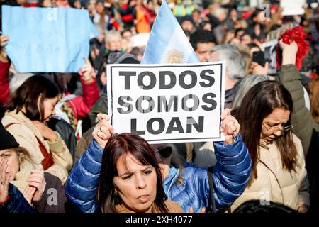 Buenos Aires, Argentina. 11 luglio 2024. Un partecipante detiene un cartello durante la marcia per la scomparsa del prestito Danilo pena. La scomparsa del prestito Danilo Peña (5 anni) sposta l'Argentina. Il ragazzo di Corrientes è stato visto l'ultima volta il 13 giugno quando ha partecipato a un pranzo a casa di sua nonna il 9 luglio. Ci sono sette persone arrestate nel caso. (Foto di Roberto Tuero/SOPA Images/Sipa USA) credito: SIPA USA/Alamy Live News Foto Stock