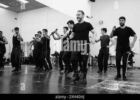 Il ballerino Manuel Liñan durante la sua performance dell'anteprima del suo spettacolo 'Muerta de amor', al Centro Coreografico Canal, il 10 giugno 2024 a Madrid, Spagna con: Manuel Liñan dove: Madrid, Spagna quando: 10 giugno 2024 credito: Oscar Gonzalez/WENN Foto Stock