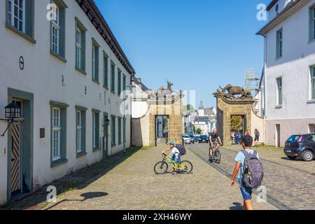 Arnsberg: Porta Hirschberger Tor dell'ex chiesa dell'abbazia di Wedinghausen a Sauerland, Nordrhein-Westfalen, Renania settentrionale-Vestfalia, Germania Foto Stock