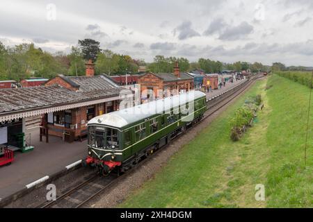 Derby conservata DMU 79900 Iris alla stazione ferroviaria di Quorn e Woodhouse sulla Great Central Railway a doppio binario. Foto Stock