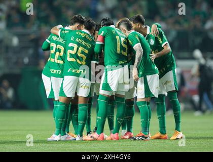 San Paolo, Brasile. 11 luglio 2024. Calcio - Campionato brasiliano - Palmeiras contro Atlético Goianiense - Stadio Allianz Parque. I giocatori di Palmeiras si sono riuniti prima della partita crediti: Vilmar Bannach/Alamy Live News Foto Stock