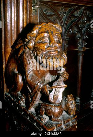 Cattedrale di Chester, Cheshire. Figura di Misericord in legno intagliata nelle bancarelle del coro medievale. Inghilterra. REGNO UNITO Foto Stock