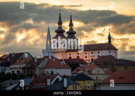 Vista di Kadan al tramonto, famosa città turistica nella parte occidentale della Repubblica Ceca Foto Stock