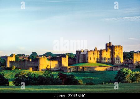 Alnwick Castle casa ancestrale della Famiglia Percy e Harry Potter location del film. Northumberland, Inghilterra. Foto Stock