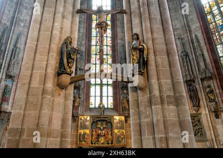 Famoso Crocifisso di Veit Stoß (Veit Stoss), Crocifisso di Wickel, 1520, con la Vergine e San Giovanni, 1506/8. Chiesa di San Sebaldo, Norimberga, Germania. Foto Stock