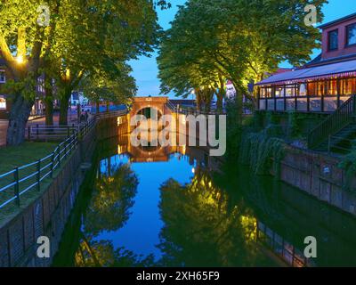 Vecchio cancello e ristorante, Germania, bassa Sassonia, Greetsiel Foto Stock