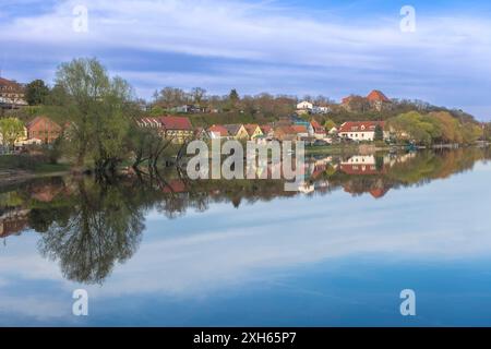 Vista sull'Havel fino alla città di Havelberg, Germania, Sassonia-Anhalt, Havelberg Foto Stock