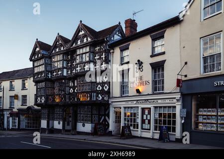 Il Feathers Hotel a Ludlow Shropshire a Dusk Foto Stock