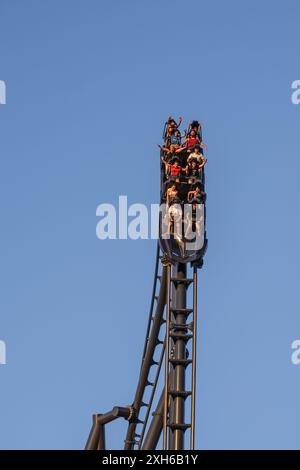 Madrid, Spagna. Luglio 2024. Gli amanti del brivido potranno fare un giro sulle nuove montagne russe "Batman Gotham City Escape" al Parque Warner in Spagna. Foto Stock