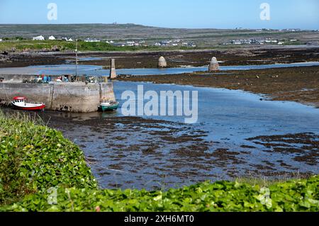 Inishmore, Irlanda - 4 giugno 2023, Old Harbour on Inishmore, Aran Island, Co, Galway, Irlanda, Foto Stock