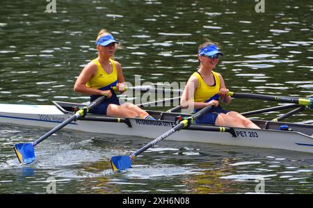 Squadra di sculling delle signore sul fiume Ouse Cambridgeshire. Foto Stock